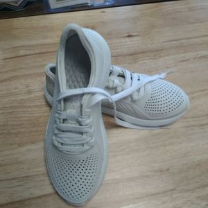 Women's  Croc tennis shoes size 7